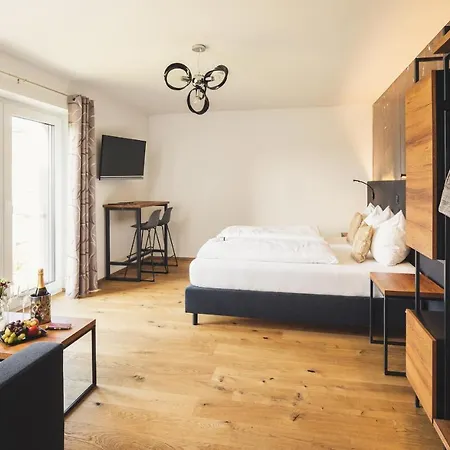 Meister Hotel *